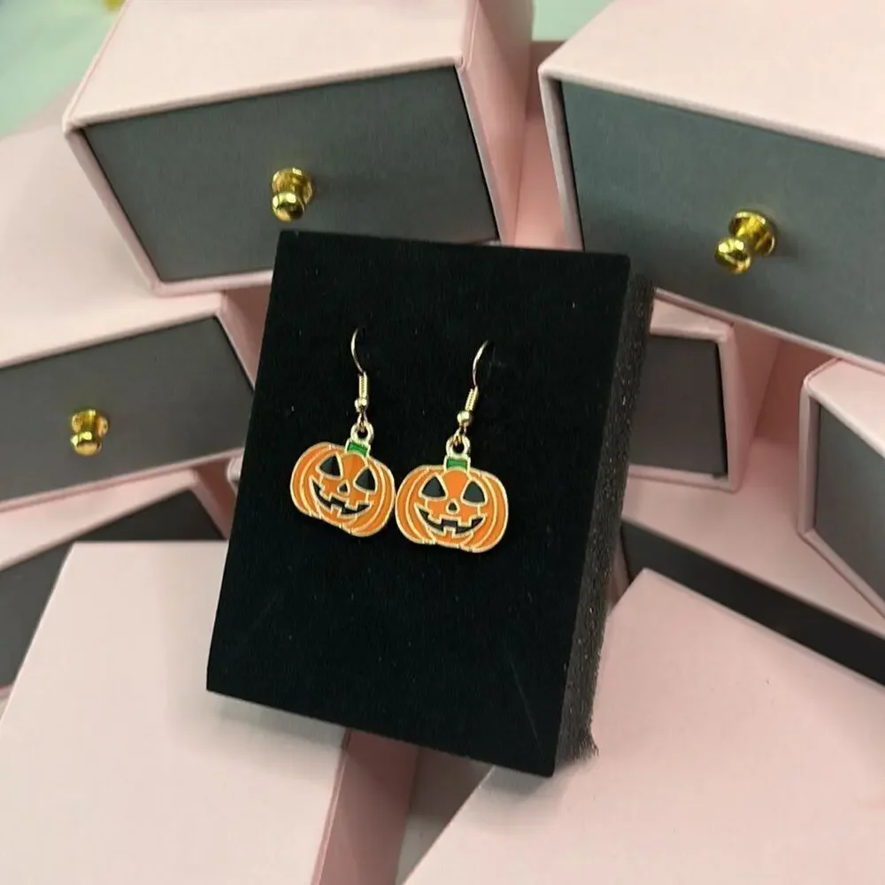 NWT Jack O Lantern Dangle Earrings Halloween Pumpkin Jewelry - Picture 3 of 4